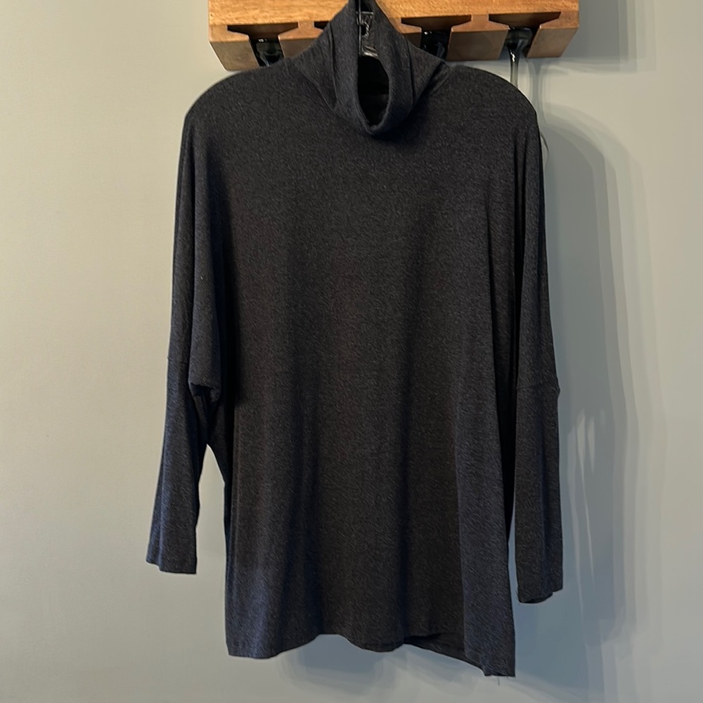 Woman’s Cowell bay wing gray cotton shirt size large
